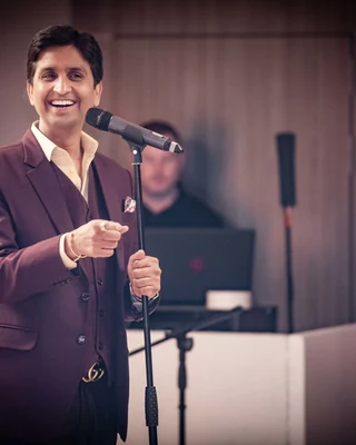 Kumar Vishwas — Film actor