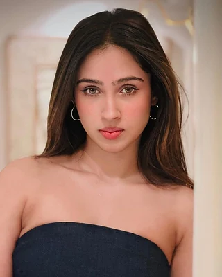 Pashmina Roshan — Bollywood actor
